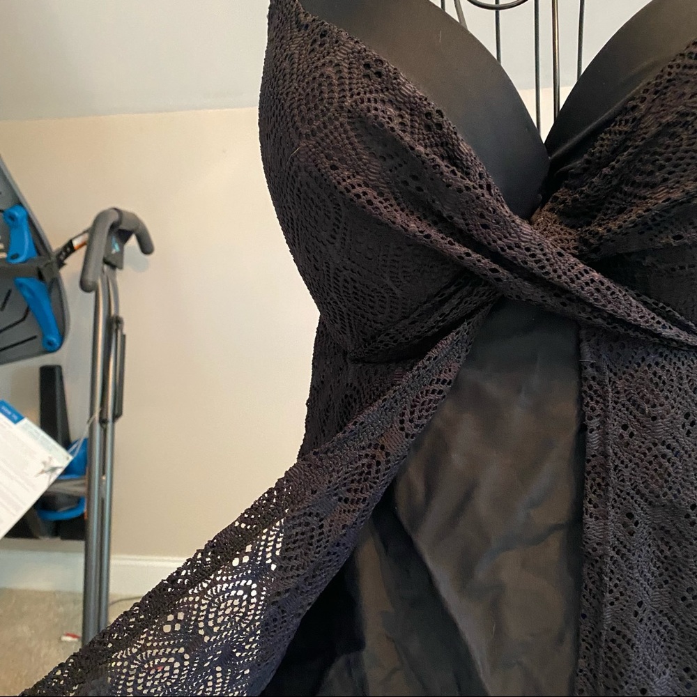Tankini bathing suit top size 16, black with black Lacey overlay. Like new - Picture 2 of 9